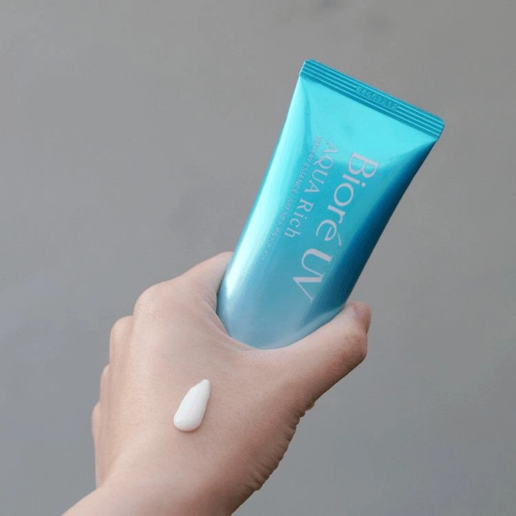 ضدآفتاب اسنسی آکوا ریچ از برند بیوره (ژاپنی) BIORE UV aqua rich watery essence